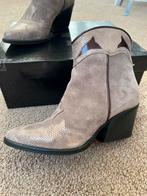NIEUWE leren suede cowboylaarsjes maat 36, Ophalen of Verzenden, Nieuw, Beige
