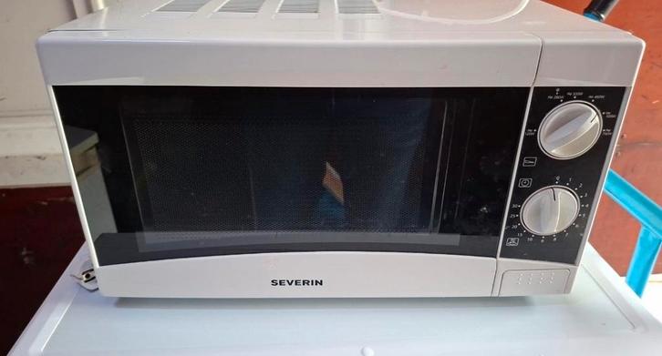 Severin Magnetron, Witgoed en Apparatuur, Magnetrons, Gebruikt, Vrijstaand, Magnetron, Minder dan 45 cm, Draaiplateau, Ophalen