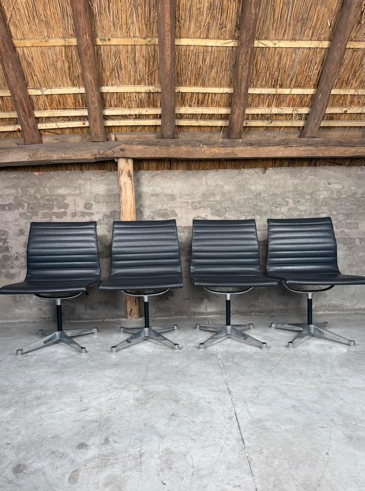8 vintage Herman Miller Eames EA105 in leder Vitra, Huis en Inrichting, Stoelen, Zo goed als nieuw, Vijf, Zes of meer stoelen