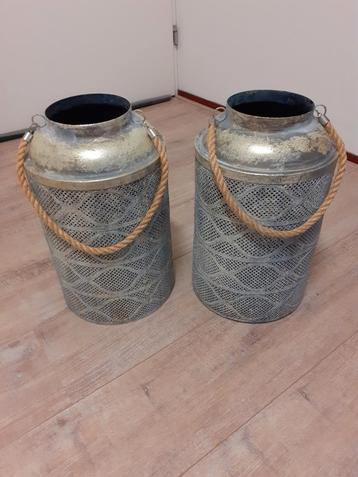 Metalen siervaas /windlicht, spiegels, wandplankje ,plaid ea beschikbaar voor biedingen