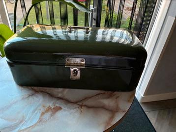 Brocante Donkergroene emaile broodtrommel  beschikbaar voor biedingen