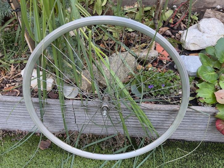 Te koop: 28 inch voorwiel, Fietsen en Brommers, Fietsonderdelen, Gebruikt, Algemeen, Wiel, Ophalen