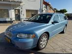 Volvo V70 2.4 140PK weinig km pracht auto!!!, 1800 kg, Navigatiesysteem, Blauw, Leder en Stof