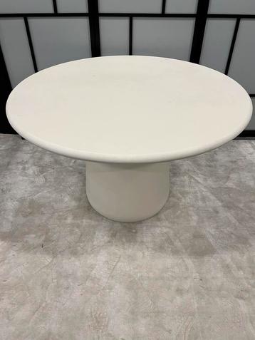 Beton cire eettafel beige 120cm beschikbaar voor biedingen