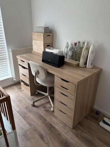Ikea bureau beschikbaar voor biedingen