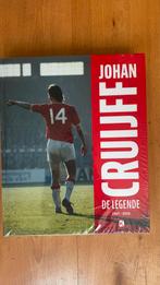 Johan Cruijff - De Legende (Nieuw), Ophalen of Verzenden, Nieuw, Balsport