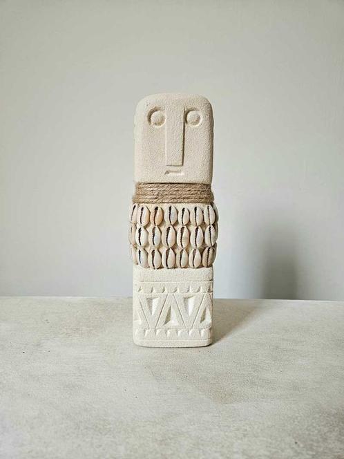 Stoneman Cinta beige uit Bali, Huis en Inrichting, Woonaccessoires | Boeddhabeelden, Nieuw, Ophalen of Verzenden