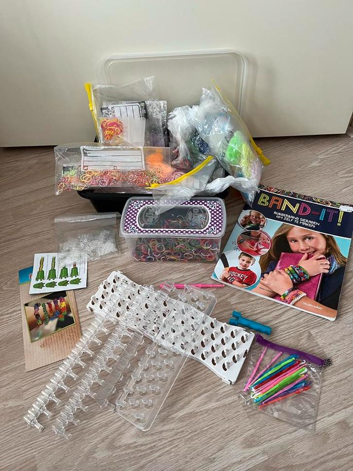 Loom set met elastiekjes en accessoires, Hobby en Vrije tijd, Kralen en Sieraden maken, Gebruikt, Overige typen, Ophalen of Verzenden