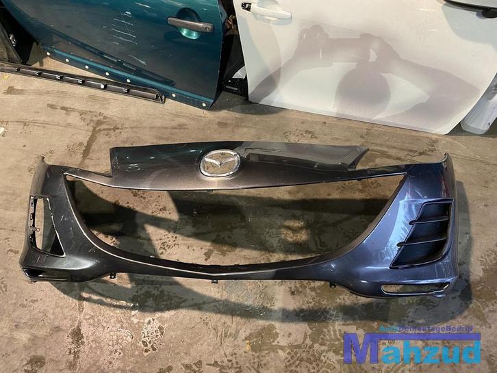 2009 Mazda 3 voorbumper grijs, Auto-onderdelen, Carrosserie en Plaatwerk, Bumper, Mazda, Voor, Gebruikt, Ophalen of Verzenden