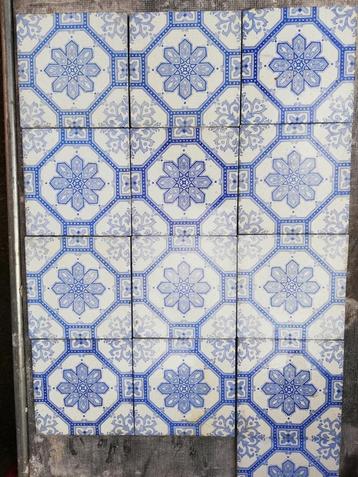 36 antieke wandtegels met motief in blauw/wit beschikbaar voor biedingen