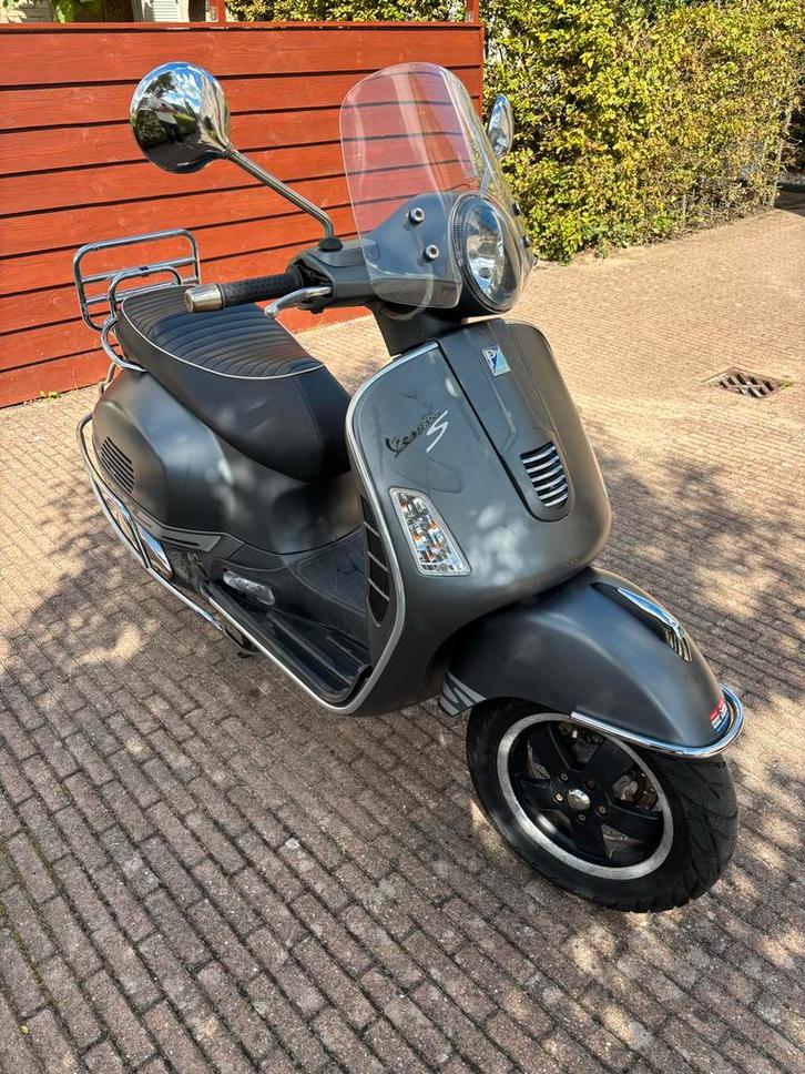 Vespa Piaggio GTS 300 Super Sport - 2011, Fietsen en Brommers, Scooters | Vespa, Gebruikt, Benzine, Ophalen