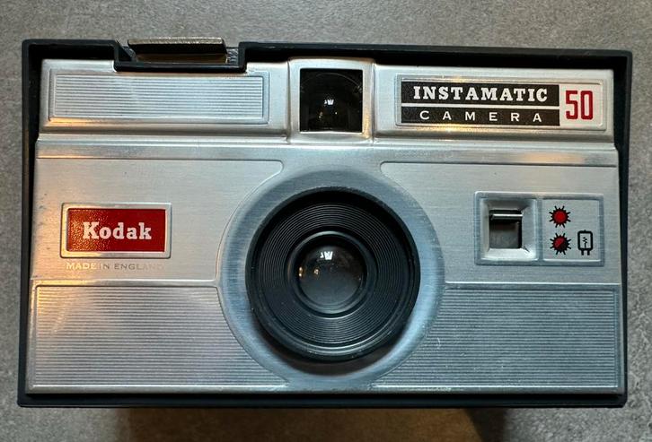 Kodak Instamatic 50 camera met paraattas en flitsblokhouder, Verzamelen, Fotografica en Filmapparatuur, 1960 tot 1980, Ophalen of Verzenden