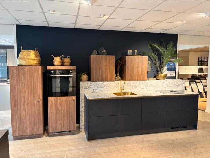 Bruynzeel showroomkeuken Atlas indigoblauw walnoot, Huis en Inrichting, Keuken | Complete keukens, Zo goed als nieuw, Ophalen