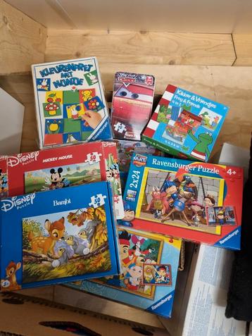 Diverse kinderpuzzels en boekjes beschikbaar voor biedingen