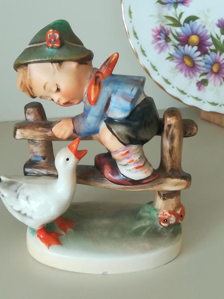 Goebel Hummel Nr. 195 1 Barnyard Hero angsthase goose boy, Verzamelen, Beelden en Beeldjes, Zo goed als nieuw, Hummel, Ophalen of Verzenden