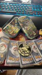 Super actie Pokemon kaarten bundels met gratis mini tin!, Ophalen of Verzenden, Zo goed als nieuw