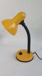 Vintage tafellamp bureaulamp, buigbaar. Geel metaal. 8A11, Huis en Inrichting, Lampen | Tafellampen, Ophalen of Verzenden, Gebruikt