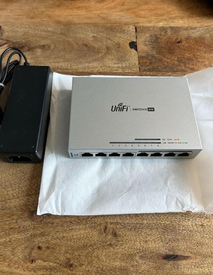 ➡️ Unify Ubiquiti US-8-60W Switch 8 4x POE 60W, Computers en Software, Netwerk switches, Refurbished, Ophalen of Verzenden