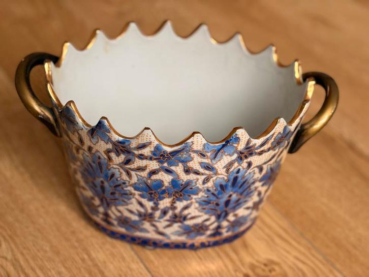 Antieke Bloempot met Goudkleurige Details, Antiek en Kunst, Antiek | Keramiek en Aardewerk, Ophalen