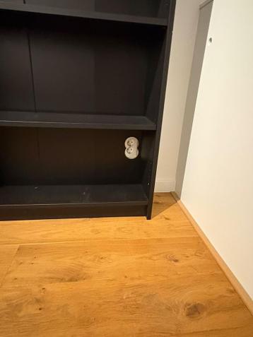 Twee Billy boekenkasten zwart eiken met opzetstuk - afbeelding 3