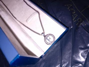 Zilveren Ketting met 'F' Hanger beschikbaar voor biedingen