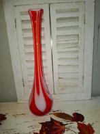 Volglas mondgeblazen oranje smalle vaas met dikke bodem, Oranje, Ophalen of Verzenden, Minder dan 50 cm, Glas