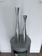 2 massieve zilverkleurige slanke vazen, zie foto's, Overige materialen, Gebruikt, Overige kleuren, 50 tot 75 cm