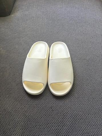 slippers beschikbaar voor biedingen