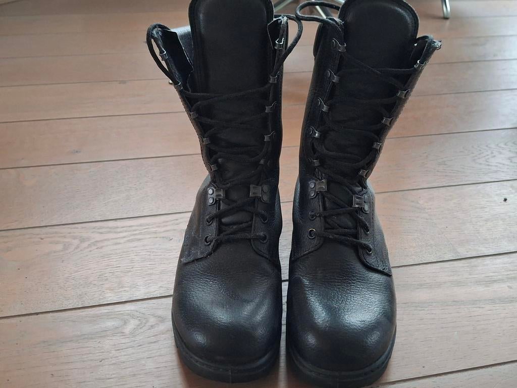M90 kisten maat 44, Ophalen of Verzenden, Zo goed als nieuw