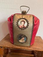 Theemuts Kunstleer Rood - 30cm Hoog, Ophalen of Verzenden, Gebruikt