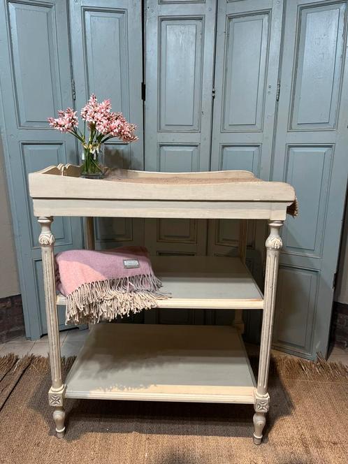 Landelijke baby commode, aankleed tafel, side tabel, kast, Kinderen en Baby's, Kinderkamer | Commodes en Kasten, Zo goed als nieuw