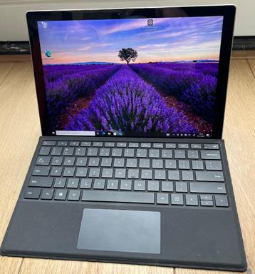Microsoft Surface Pro 4 1724 Tablet met Keyboard beschikbaar voor biedingen