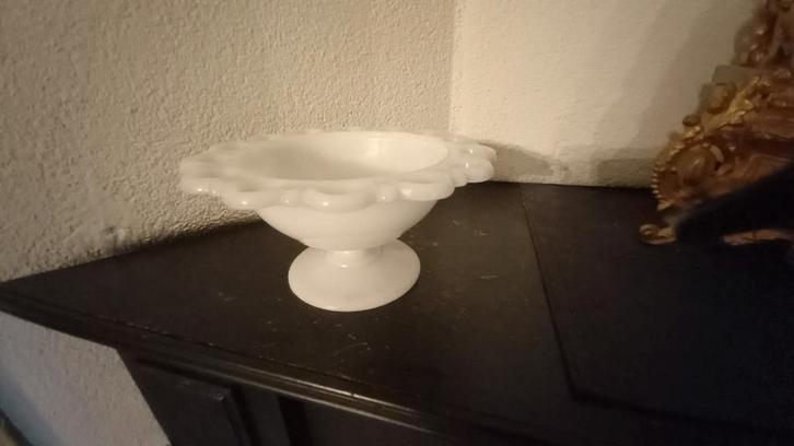 Twee stuks Wit glas glazen schaaltjes jaren '60, Antiek en Kunst, Antiek | Glas en Kristal, Ophalen of Verzenden