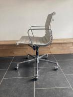 3 Vitra Eames EA 117 bureaustoelen, chroom, wit leder, Vitra, Wit, Ophalen of Verzenden, Zo goed als nieuw