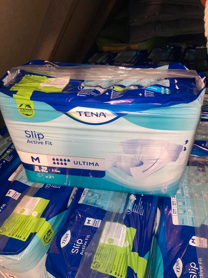 Tena ultima luiers maat medium, Diversen, Verpleegmiddelen, Zo goed als nieuw, Ophalen