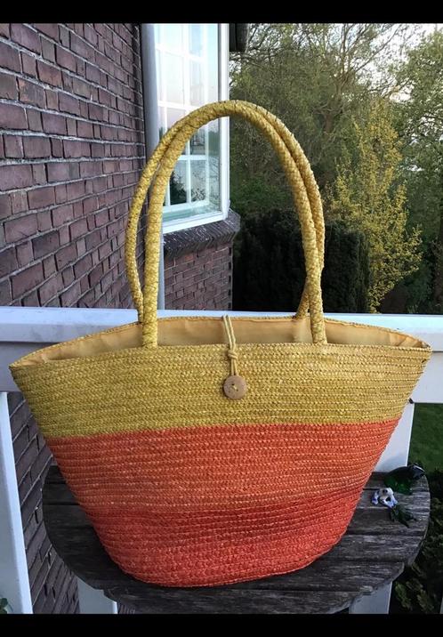 Grote rieten schoudertas. Gevlochten riet in geel en oranje., Sieraden, Tassen en Uiterlijk, Tassen | Schoudertassen, Nieuw, Geel