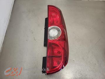 Achterlicht rechts van een Opel Combo beschikbaar voor biedingen