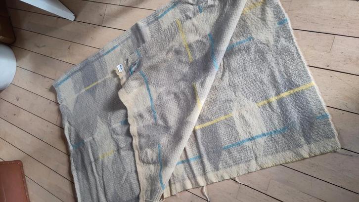 2 Wollen dekens, Huis en Inrichting, Woonaccessoires | Plaids en Woondekens, Gebruikt, Ophalen