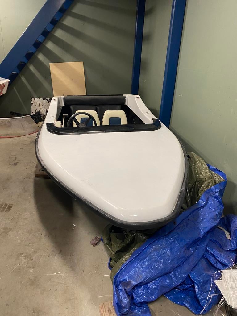 Vega speedboot moet weg!, Watersport en Boten, Speedboten, Zo goed als nieuw, 3 tot 6 meter, Benzine, Minder dan 70 pk, Polyester