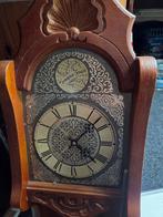 Titel: Prachtige klassieke eikenhouten hangklok, Antiek en Kunst, Antiek | Klokken, Ophalen
