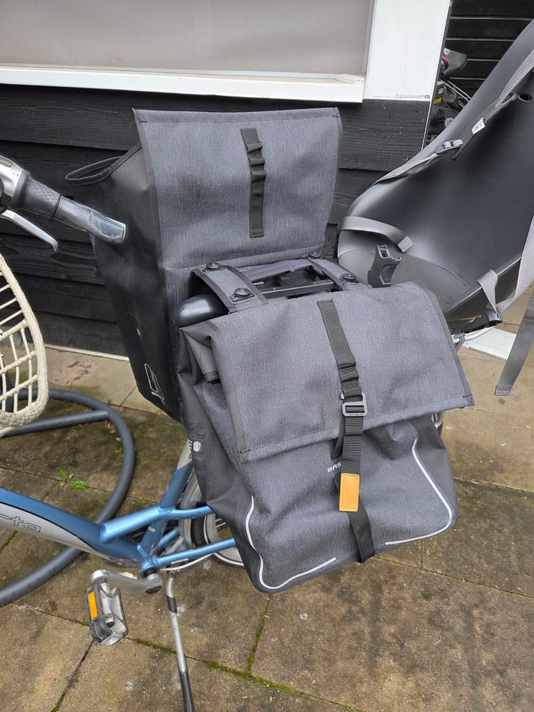 Basil dubbele fietstas met mik., Fietsen en Brommers, Fietsaccessoires | Fietstassen, Ophalen of Verzenden