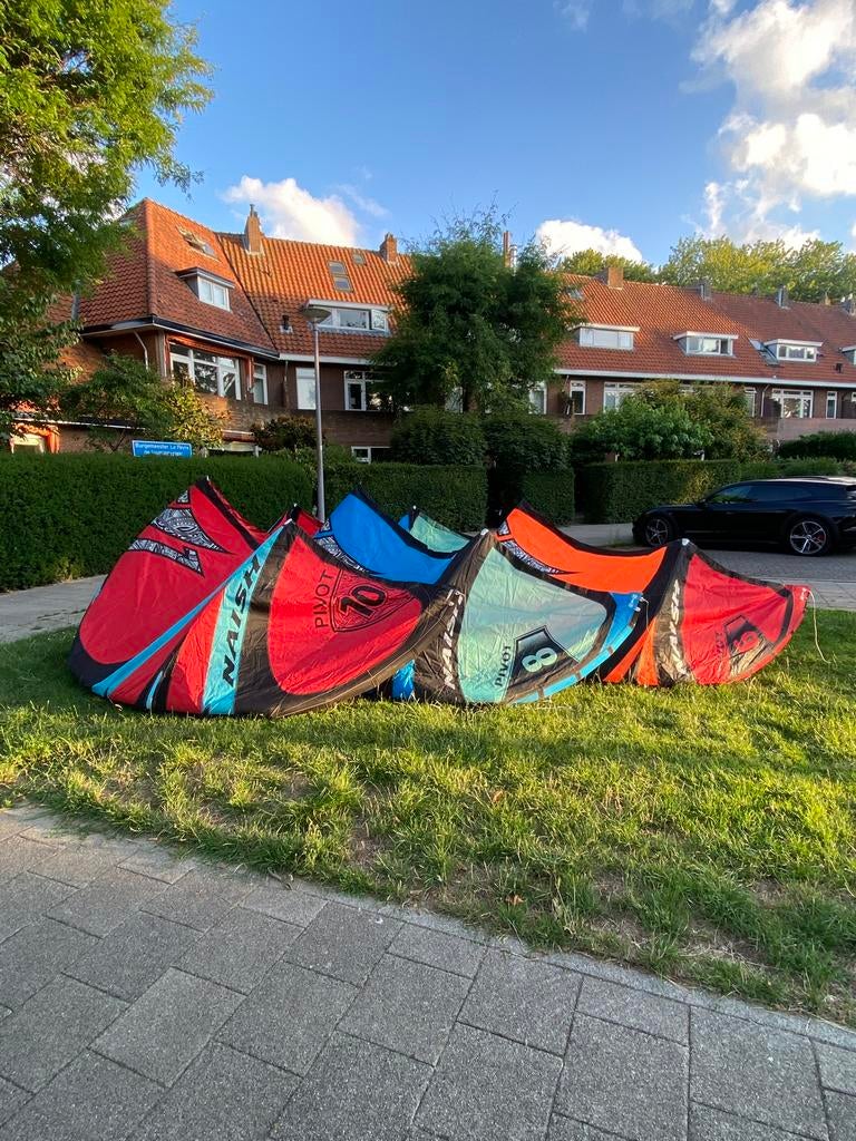 Kiteset naish pivot 6,8 (2022) en 10m (2023) inclusief bar, Watersport en Boten, Kitesurfen, Kitesurf-set, 10 m², Geen board, Ophalen of Verzenden
