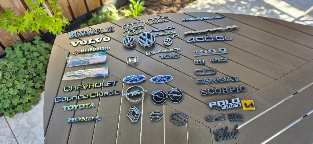 Auto emblemen jaren 80-2000, Ophalen, Gebruikt