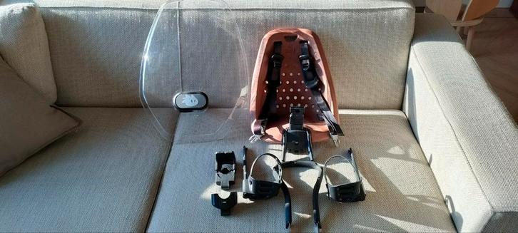 Thule Yepp fietsstoeltje met windscherm, Fietsen en Brommers, Fietsaccessoires | Fietsstoeltjes, Gebruikt, Voorzitje, 0 t/m 13 kg