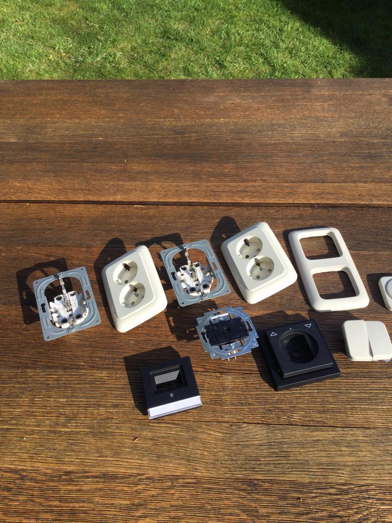 Schakelmateriaal, Doe-het-zelf en Verbouw, Elektra en Kabels, Ophalen of Verzenden, Gebruikt, Stopcontact