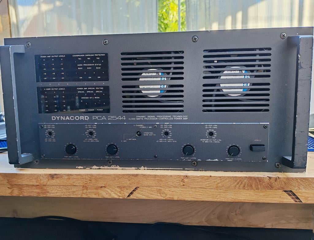Dynacord PCA2544 PA versterker 4x500W met 5HE flightcase, Ophalen of Verzenden, Gebruikt, Minder dan 500 watt