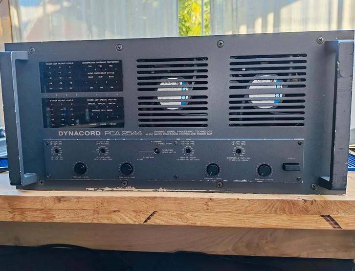 Dynacord PCA2544 PA versterker 4x500W met 5HE flightcase, Muziek en Instrumenten, Versterkers | Keyboard, Monitor en PA, Gebruikt