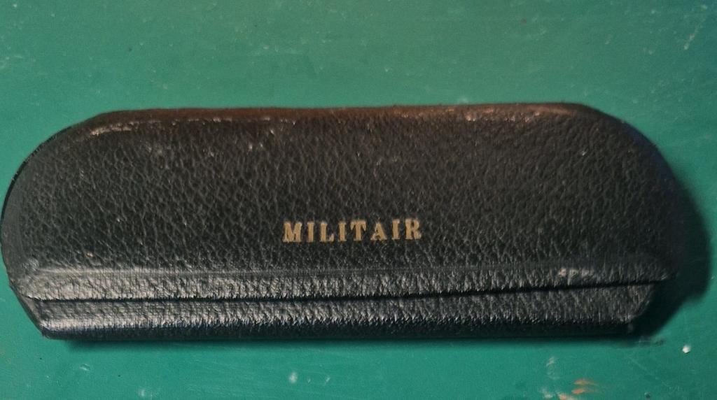 Nederlands militair brillenetui incl bril, Ophalen of Verzenden, Nederland