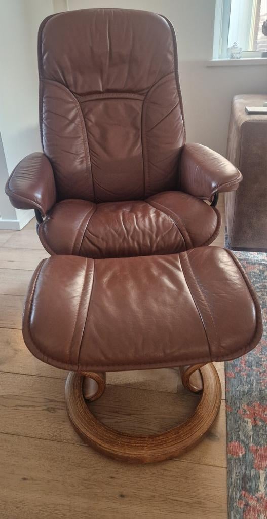 Stressless relaxfauteuil roodbruin leer met voetenbank, Ophalen, Gebruikt, Modern, Comfort, 75 tot 100 cm