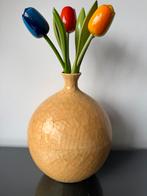 Grote parelmoer vaas geel met houten Tulpen, Huis en Inrichting, Geel, Aardewerk of Porselein, Ophalen of Verzenden, Zo goed als nieuw